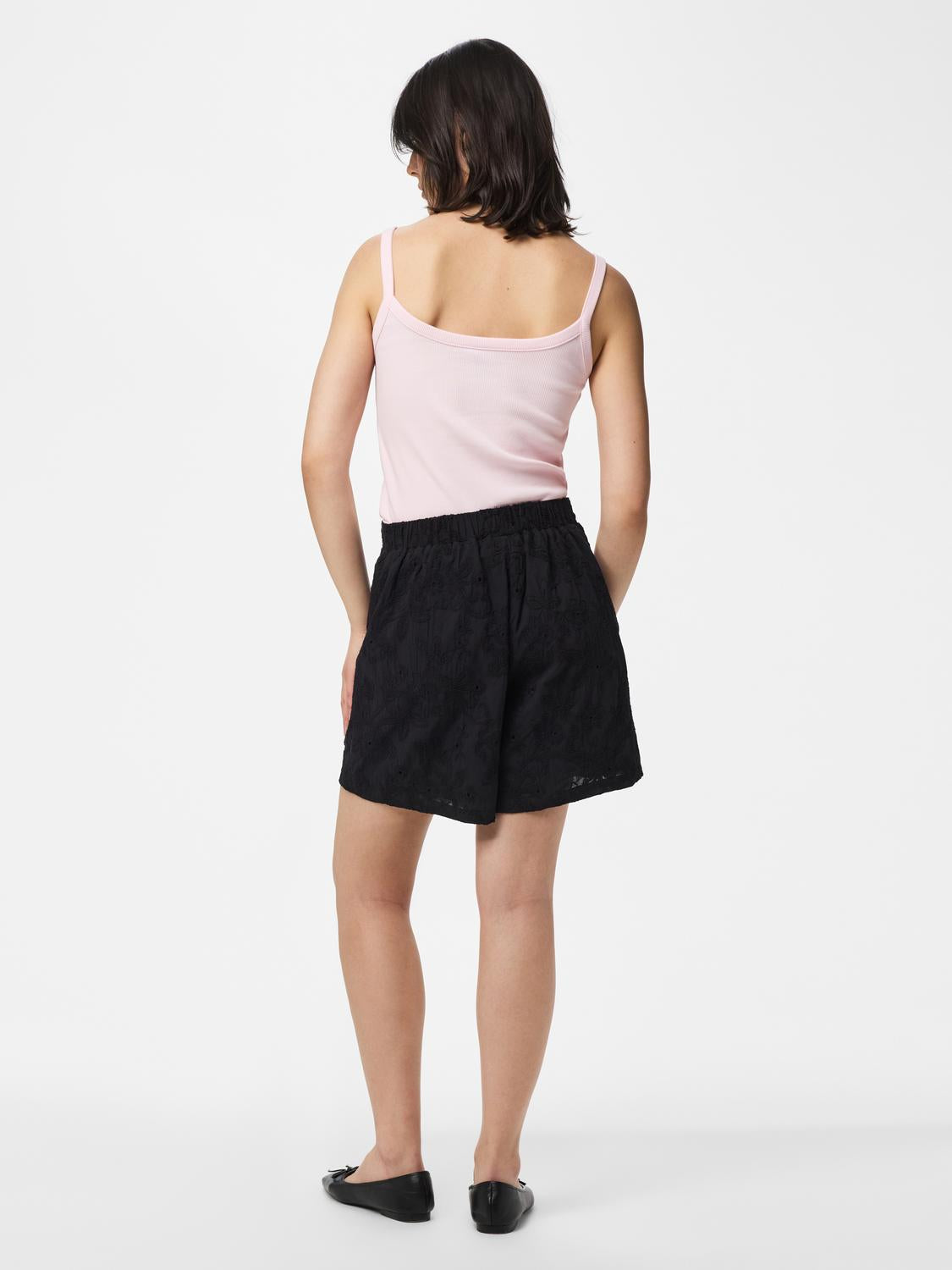 model_shot-back